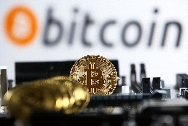 金融巨头的双重标准：摩根大通一边打压比特币一边发行自家加密货币