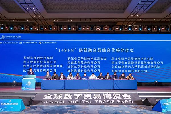 智能合约语言之争：老牌Solidity与新锐Rust的终极对决